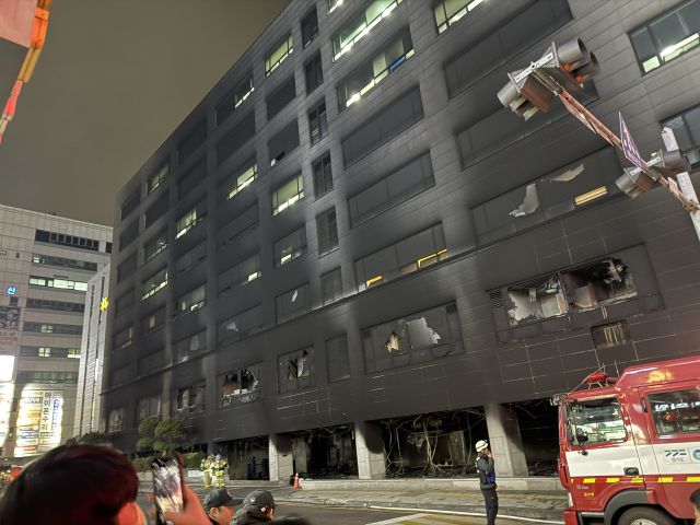 분당 복합상가건물 BYC 빌딩 화재 [포토뉴스]