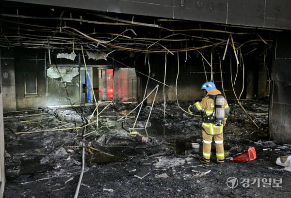 야탑동 복합상가건물 화재 현장. 윤원규기자