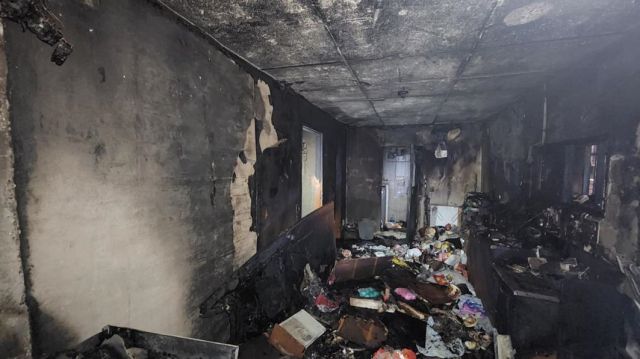 지난해 성남 원도심의 한 주거시설에서 발생한 화재 현장. 성남소방서 제공