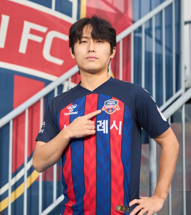 수원FC에 입단한 미드필더 장윤호. 수원FC 제공