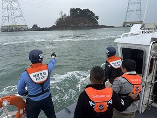 인천해양경찰이 관채 취약지역을 순찰하고 있다. 인천해양경찰서 제공