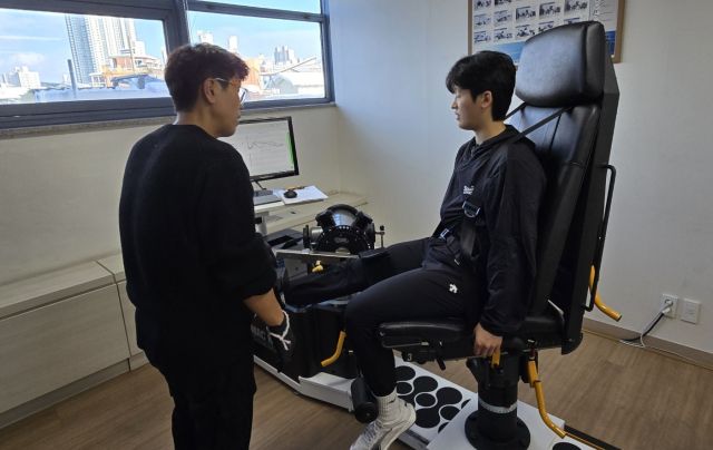 여자 핸드볼 광명 SK 슈가글라이더즈의 유소정이 경기스포츠과학센터에서 운동 처방을 받고 있다.경기스포츠과학센터 제공