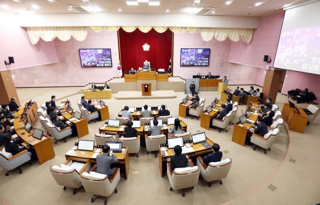 안양시의회가 9일부터 이틀간 제299회 임시회를 열고 2025년 제1회 추경예산안 심의를 진행하고 있다. 안양시의회 제공