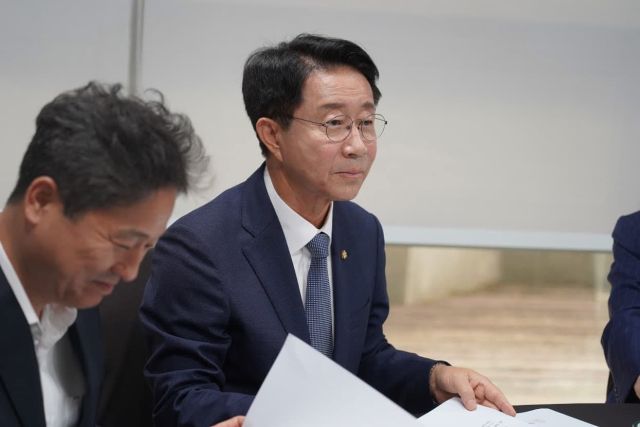 더불이민주당 조정식 의원. 조정식 의원 페이스북