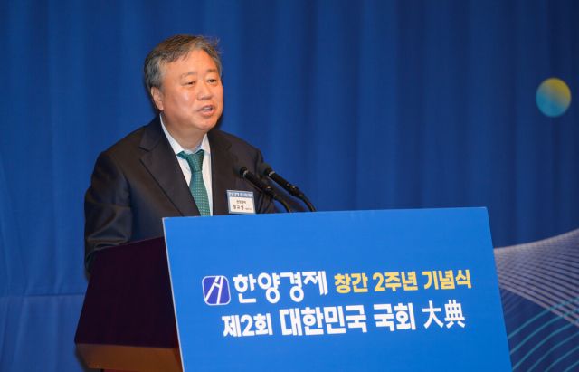 ▲정규성 한양경제 사장은 “대한민국 최고의 언론사를 만들겠다는 두 해 전 약속을 지키기 위한 ‘기둥’을 세웠다”면서 “오늘의 자리가 한양경제와 경기도, 나아가 대한민국 발전의 한 페이지가 될 것”이라고 말했다. 한양경제
