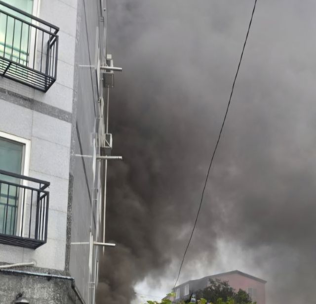 11일 오전 10시49분께 안성시 옥천동 빌라에서 화재가 발생했다. 경기도소방재난본부 제공