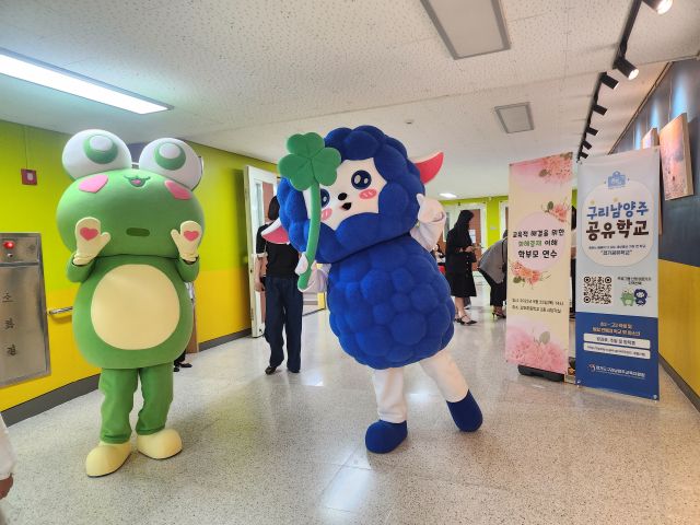 25일 구리 갈매초등학교 학부모 연수가 진행된 2층 로비. 박화선기자