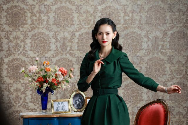 배우 김윤혜가 tvN 드라마 '정년이' 포스터 촬영 현장에서 매란국극단 간판 히로인 서혜랑을 연기하고 있다. 제이와이드컴퍼니 제공