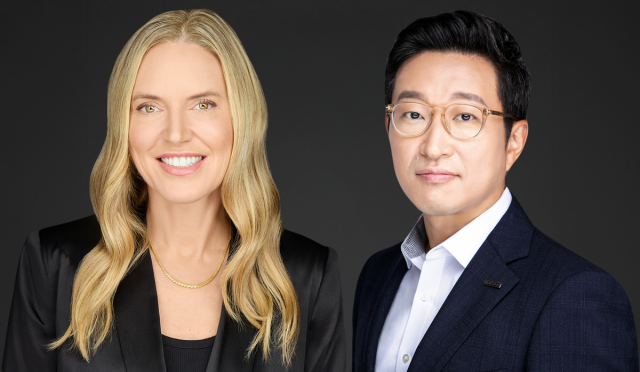 왼쪽부터 캐리 스트롬 휴젤 글로벌 CEO와 장두현 대표집행임원(CEO). 휴젤