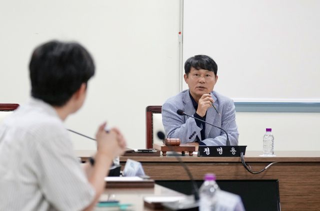 간담회를 주관하고 있는 하남시의회 정병용 부의장. 하남시의회 제공