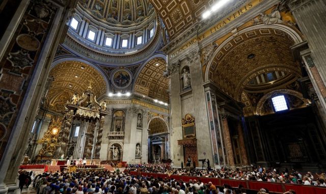 바티칸에 위치한 성베드로 대성전의 내부 모습. 연합뉴스