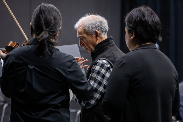 11일 오전 인천아트플랫폼 실내공연장. ‘오픈 마스터클래스’에서 이태리 거장 ‘파스콸레 펠레그리노’ 교수가 인천 지역 학생을 대상으로 바이올린 강습을 하고 있다. 인천아트플랫폼 제공