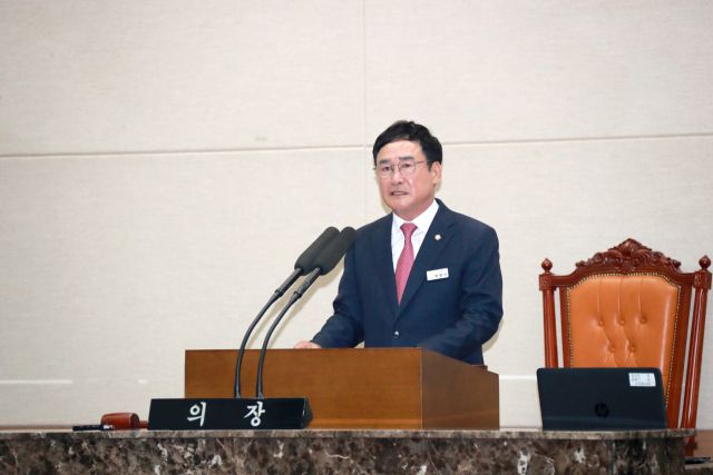이천시의회 박명서 의장이 제257회 임시회의 개회사를 하고 있다. 이천시의회 제공