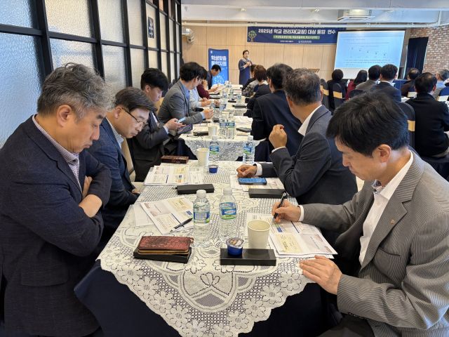 포천교육지원청이 15일 지역 초·중·고등학교 교장 47명을 대상으로 통합 관리자 연수를 개최했다. 포천교육지원청제공