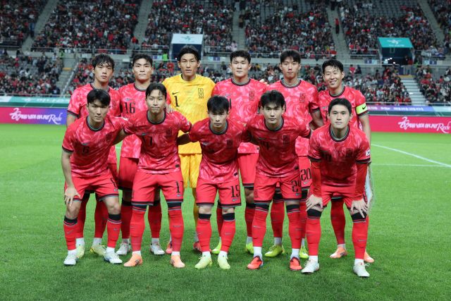 한국 축구대표팀은 지난 14일 서울월드컵경기장에서 열린 파라과이와의 평가전에서 2-0으로 승리하며 브라질전 패배의 충격을 털어냈다. 연합뉴스