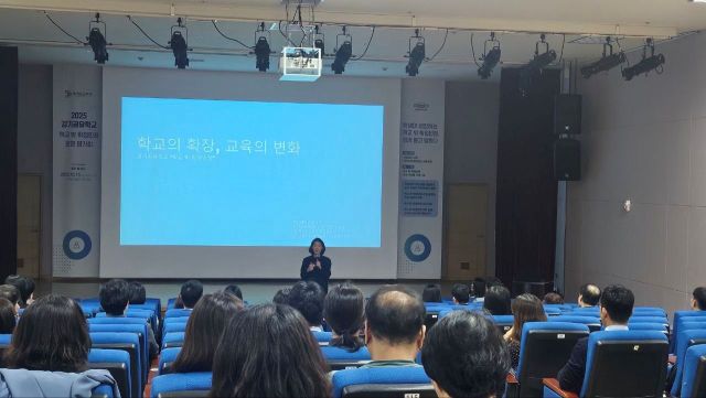 15일 경기도미술관에서 진행된 ‘2025 경기공유학교 학교 밖 학점인정 평가회’. 경기도교육청 제공