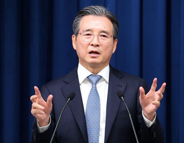 김용범 대통령실 정책실장이 1일 용산 대통령실에서 이재명 대통령의 샘 올트먼 오픈AI CEO 접견 관련 브리핑을 하고 있다. 연합뉴스