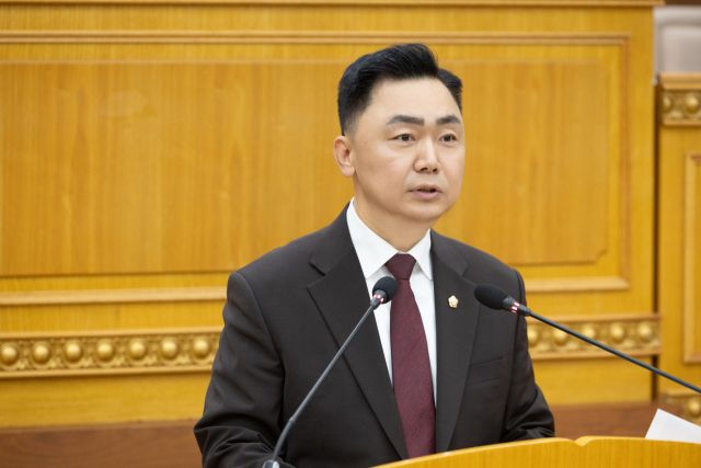 정희태 양주시의원이 제381회 임시회 5분 자유발언을 통해 공공시설물 인수시 검증할 전문용역제도를 도입할 것을 촉구하고 있다. 양주시의회 제공