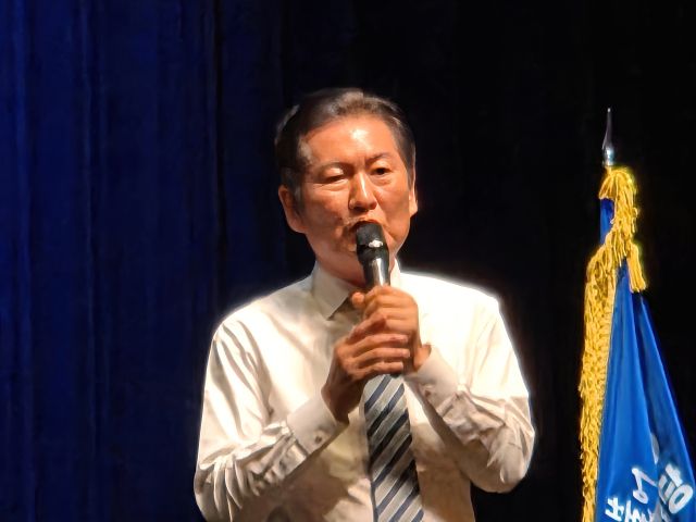 더불어민주당 정청래 대표는 18일 인천 계양문화회관에서 열린 ‘이재명 정부와 민주당의 미래비전’ 당원 교육 특강에서 발언하고 있다. 박귀빈기자