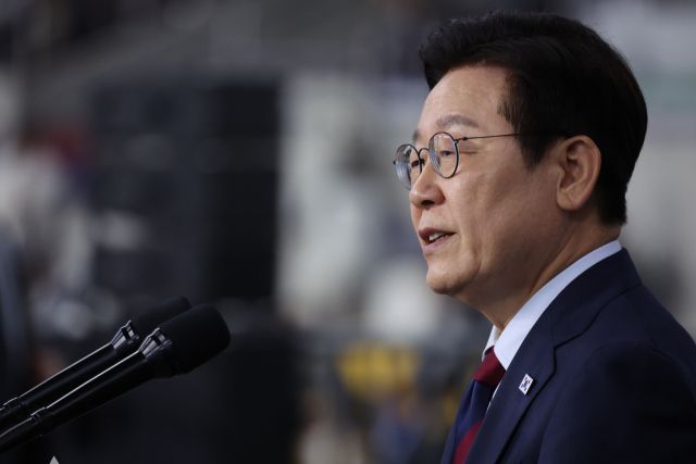 이재명 대통령이 17일 부산아시아드주경기장에서 전국체전 개막식 기념사를 하고 있다. 연합뉴스