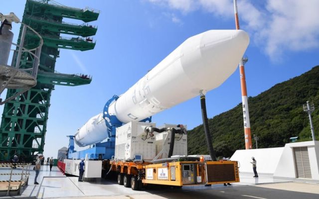 ▲발사대로 옮겨지는 누리호 4차 비행모델. 한국항공우주연구원 제공