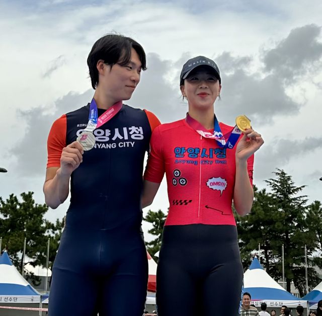 제106회 전국체육대회 롤러에서 부부 동반 메달을 획득한 안양시청의 유가람(오른쪽)과 김태양. 김태양 제공