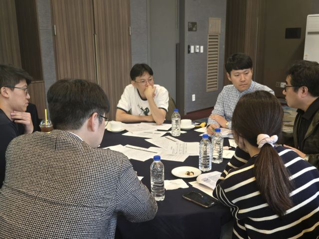 IPA ‘내부통제 고도화를 위한 워크숍’ 참석자들이 업무수행 과정에서 발생가능한 통제방안에 대해 의견을 교환하고 있다. 인천항만공사 제공