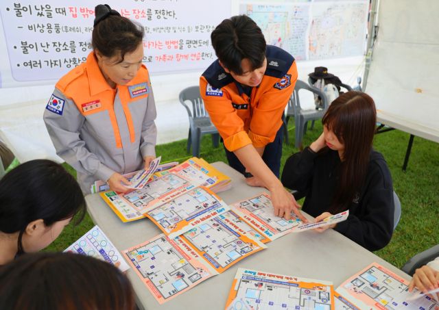 의왕소방서가 경기도소방재난본부가 주관한 제1회 경기소방 119메모리얼데이’ 행사에 참여해 도민 체험형 안전 부스를 운영했다. 의왕소방서 제공
