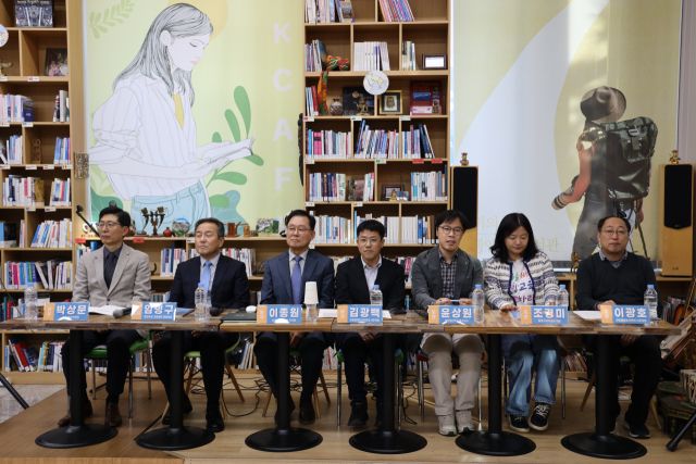 인천교육주권바로세우기포럼 준비위원회가 포럼을 열고 토론을 하고 있다. 인천교육주권바로세우기포럼 준비위원회 제공