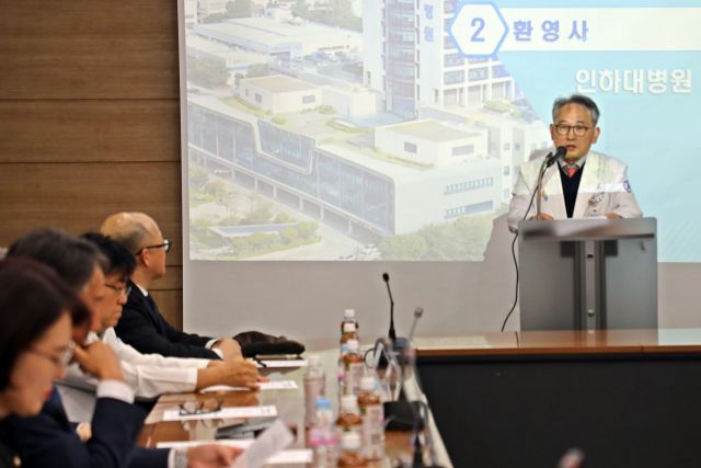 이택 인하대병원장이 개소식 참석자들을 향해 환영사를 하고 있다. 인하대병원 제공