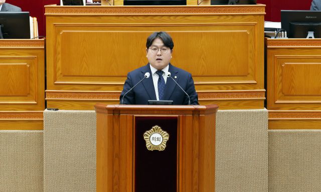 채진기 의원(더불어민주당)이 지난 21일 제306회 임시회 제1차 본회의에서 5분 자유발언을 하고 있다. 안양시의회 제공