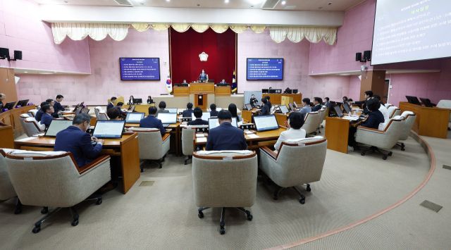 안양시의회가 23일 제306회 임시회 제2차 본회의를 열고 있다. 안양시의회 제공