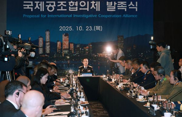 유재성 경찰청장 직무대행이 23일 서울 여의도 콘래드 호텔에서 열린 경찰 국제공조협의체 출범식에서 발언하고 있다.태국·필리핀·라오스 등을 비롯해 인터폴(국제형사경찰기구), 아세아나폴(아세안 지역 경찰협력체) 등 국제경찰 협력기구도 이번 협의체에 참여한다. 연합뉴스