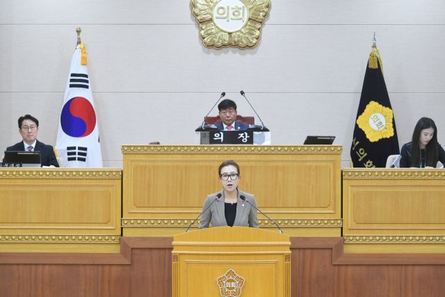 최수연 의원이 5분발언을 통해 양주시가 추진하는 공동장사시설과 관련 재심의 요청 계획을 철회할 것을 요구하고 있다. 양주시의회 제공