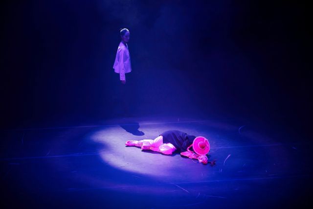 지난 25일 정조테마공연장에서 열린 ‘조선유랑연희: 탈의 문, 산대의 혼’ 무대 장면. 수원문화재단 제공