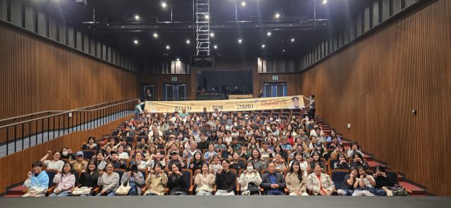 포천시가 반월아트홀 소극장에서 ‘집사가 아는 만큼 행복해지는 고양이’를 주제로 한 인문 아카데미 특별 강연을 열었다. 포천시 제공