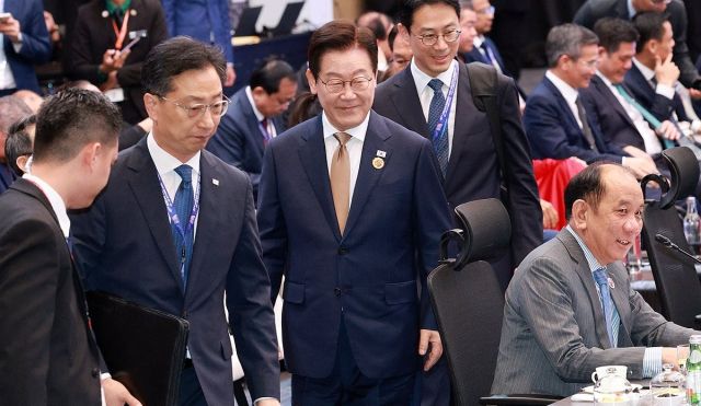 이재명 대통령이 27일 말레이시아 쿠알라룸푸르 컨벤션센터에서 열린 한-아세안 정상회의에 참석하고 있다. 연합뉴스