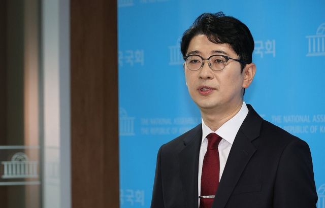 국민의힘 주진우 의원이 지난 7월24일 서울 여의도 국회 소통관에서 취재진의 질문에 답하고 있다. 연합뉴스