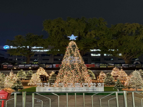 지난 2024년 인천 남동구 애뜰 분수대 앞에 설치한 성탄트리 전경. 인천시 전경