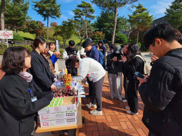 대진대학교가 재학생들의 진로 탐색과 취업 역량 강화를 위해 마련한 ‘재학생맞춤형고용서비스(재맞고) 홍보DAY’ 행사를 진행하고 있다. 대진대학교 제공