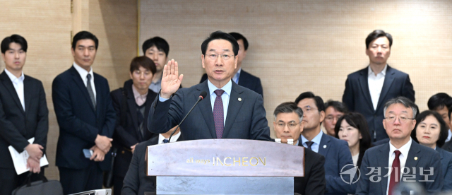 유정복 인천시장이 지난 20일 2025년도 국정감사에 앞서 선서를 하고 있다. 경기일보DB