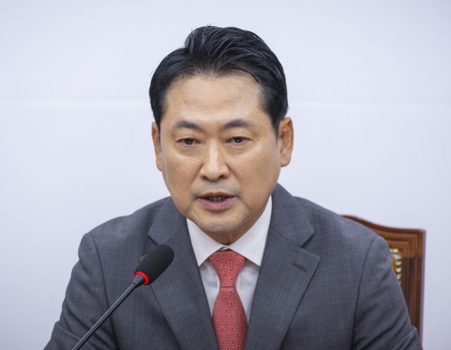 2일 국민의힘 장동혁 대표가 국회에서 추석 연휴를 앞두고 가진 기자간담회에서 물가 상승과 관련해 발언하고 있다. 연합뉴스