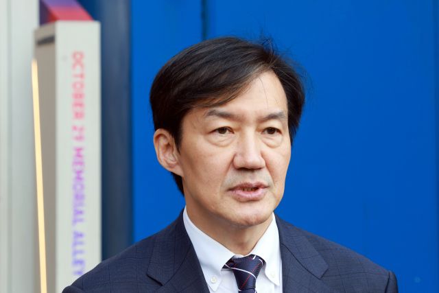 조국혁신당 조국 비상대책위원장이 1일 서울 용산구 이태원 10.29 기억과 안전의 길을 방문해 헌화한 뒤 발언하고 있다. 연합뉴스