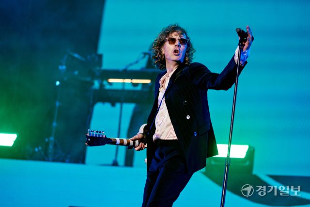 지난 8월3일 인천 송도달빛축제공원에서 열린 인천펜타포트 락 페스티벌 무대에서 얼터너티브 락의 제왕 ‘벡(BECK)’이 대미를 장식하고 있다. 경기일보 DB