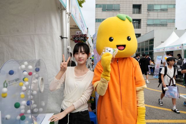 ‘2025 시흥시 진로박람회’에 참여한 경기과학기술대 홍보대사. 경기과학기술대 제공
