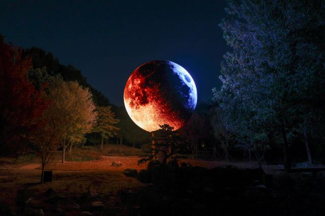 연못 위에 달이 떠 있는 모습을 구현한 달밤 구간 전경. 부천시 제공