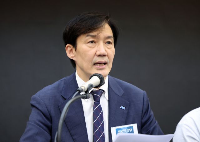 조국혁신당 조국 비상대책위원장이 지난 1일 오후 전남 순천시에서 비상대책위원회-전남도당 당원 간담회에 참석해 발언하는 모습. 연합뉴스