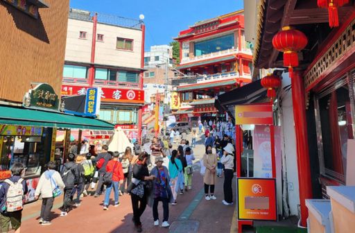 주말 관광객들로 붐비는 인천 차이나타운 거리 전경. 경기일보DB