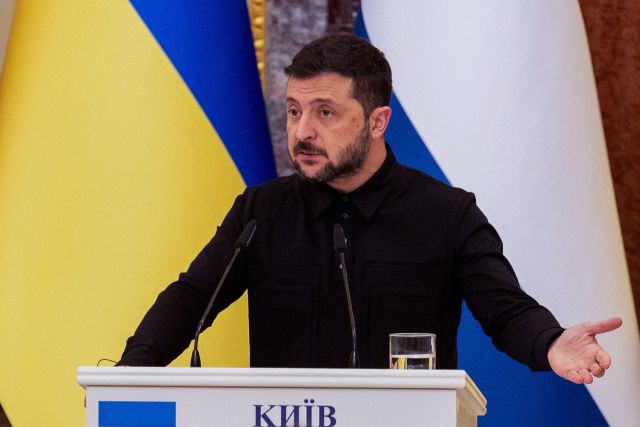 6일(현지시간) 키이우에서 열린 네덜란드 총리와의 회담 후 공동 기자회견 중인 볼로디미르 젤렌스키 우크라이나 대통령. AFP=연합뉴스