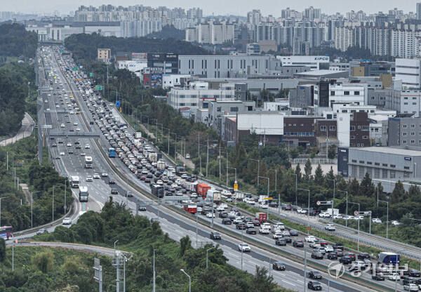 추셕 연휴 경부고속도로 교통 정체 모습. 경기일보 DB